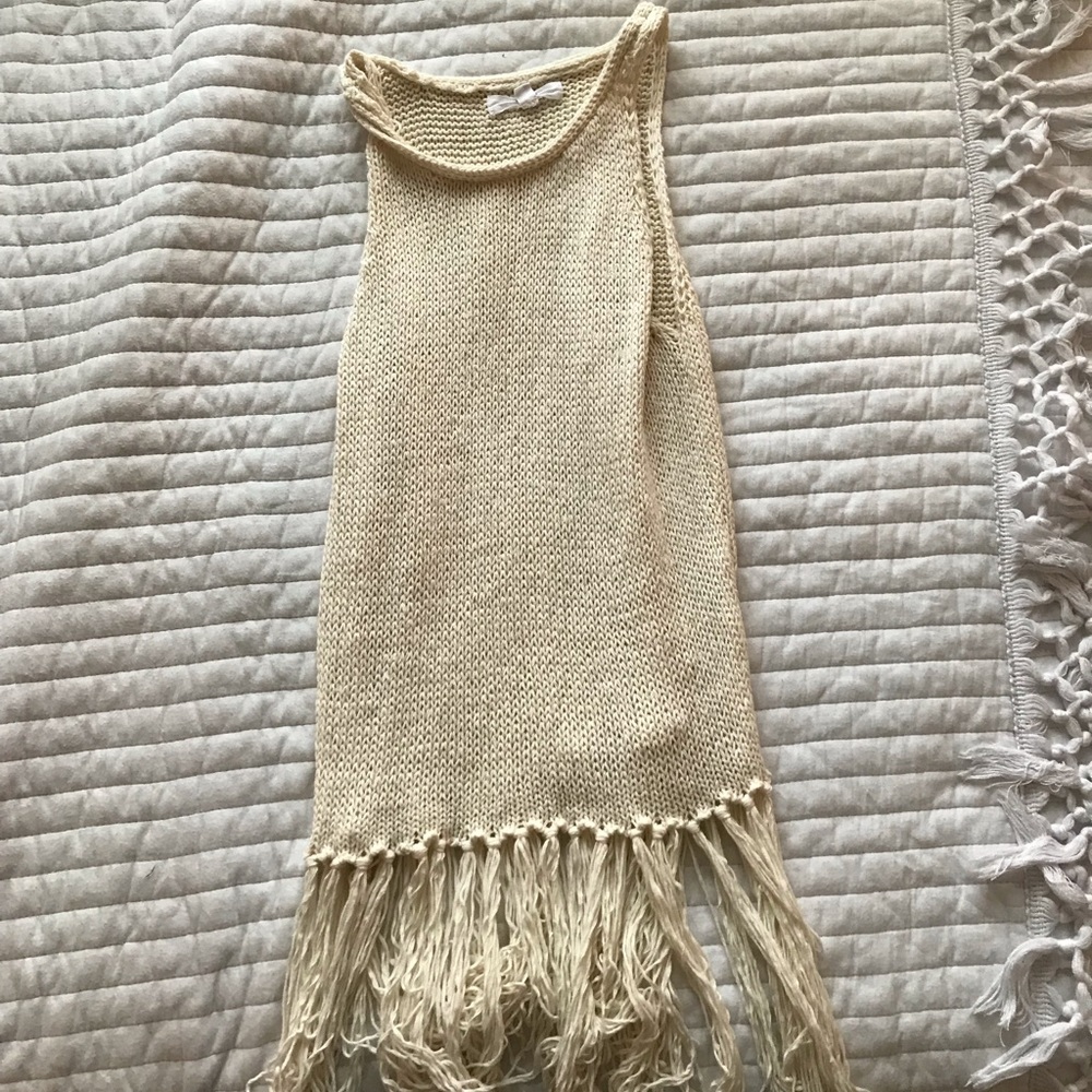 Sleeveless knit sweater